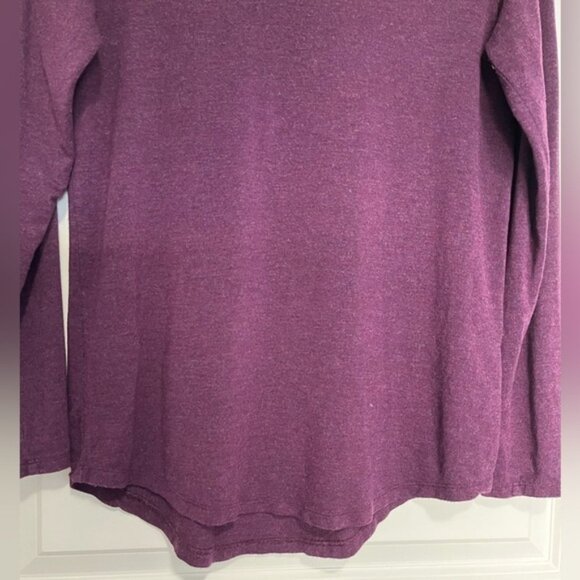 🎃 3 FOR $20🎃 BERRY COLOURED LONG SLEEVE TOP - Picture 2 of 9